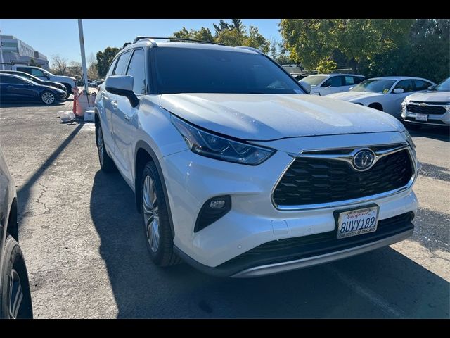 2021 Toyota Highlander Hybrid Platinum