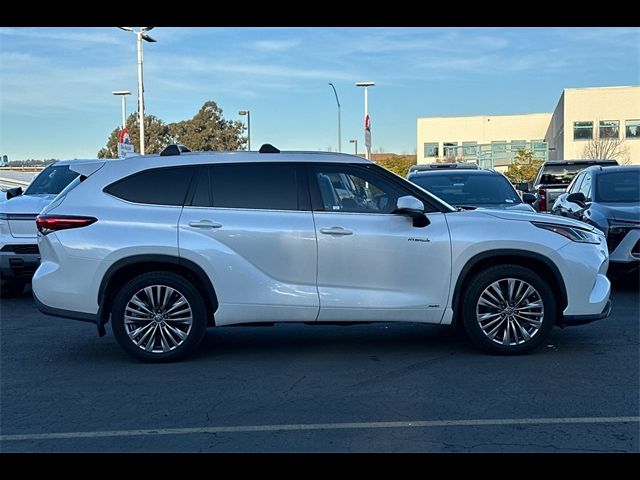 2021 Toyota Highlander Hybrid Platinum