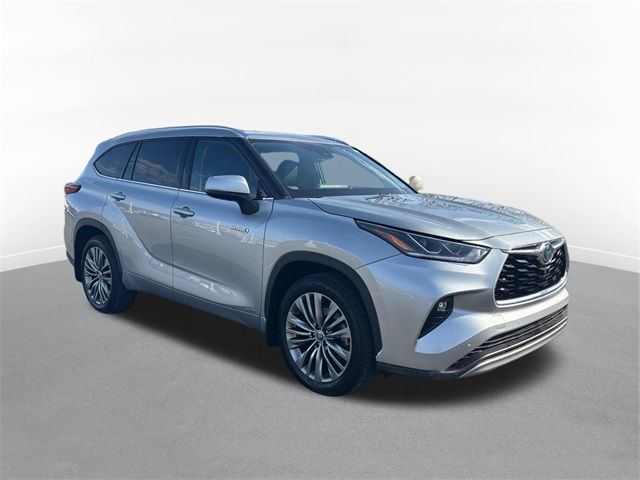 2021 Toyota Highlander Hybrid Platinum