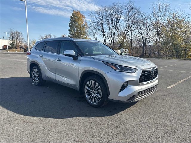 2021 Toyota Highlander Hybrid Platinum