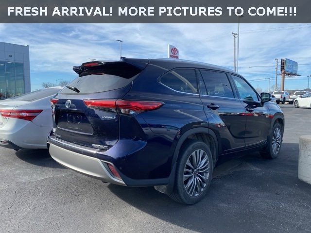 2021 Toyota Highlander Hybrid Platinum