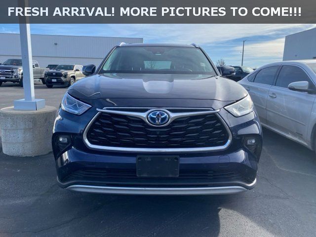 2021 Toyota Highlander Hybrid Platinum