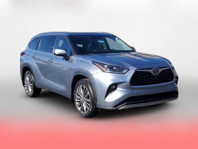 2021 Toyota Highlander Hybrid Platinum