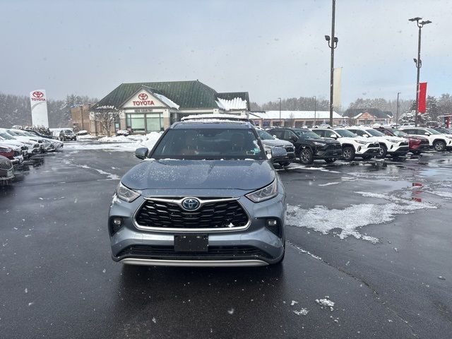 2021 Toyota Highlander Hybrid Platinum