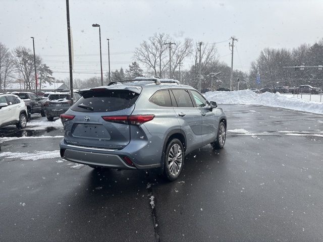 2021 Toyota Highlander Hybrid Platinum