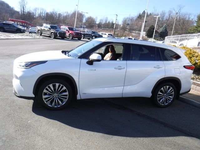 2021 Toyota Highlander Hybrid Platinum