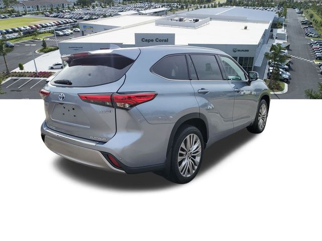 2021 Toyota Highlander Hybrid Platinum