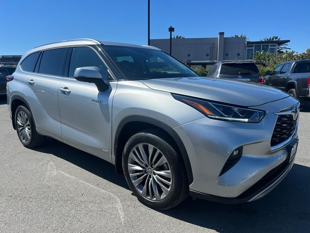 2021 Toyota Highlander Hybrid Platinum