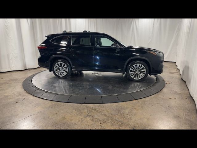 2021 Toyota Highlander Hybrid Platinum