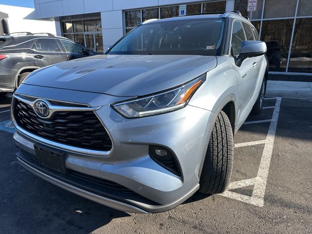 2021 Toyota Highlander Hybrid Platinum