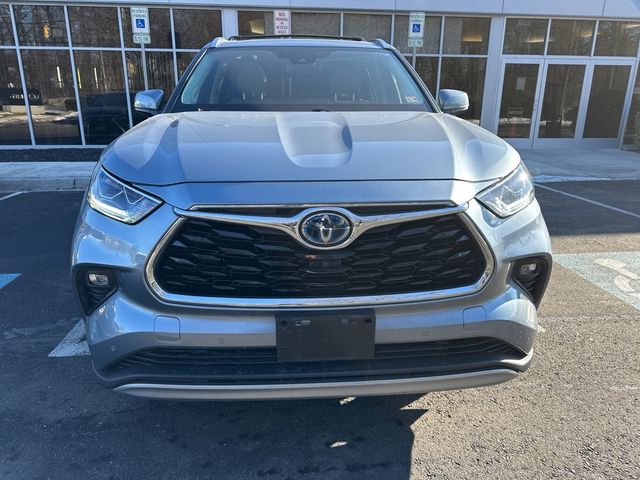 2021 Toyota Highlander Hybrid Platinum