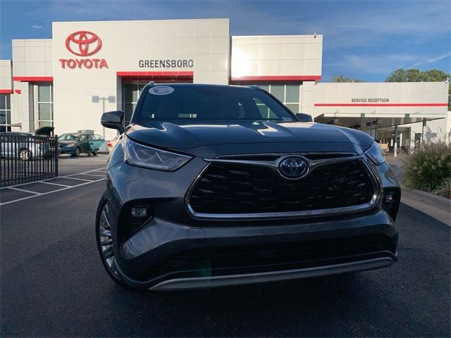 2021 Toyota Highlander Hybrid Platinum