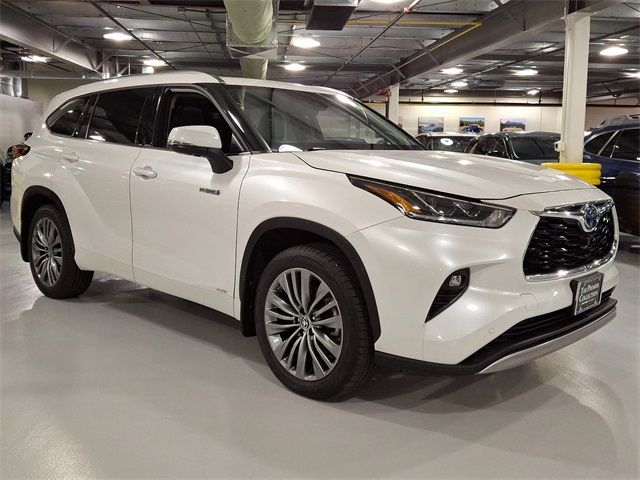 2021 Toyota Highlander Hybrid Platinum