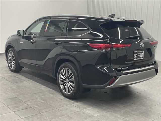 2021 Toyota Highlander Hybrid Platinum