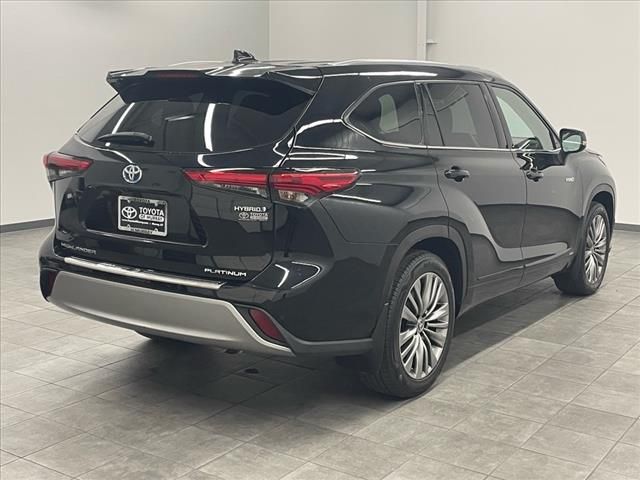 2021 Toyota Highlander Hybrid Platinum