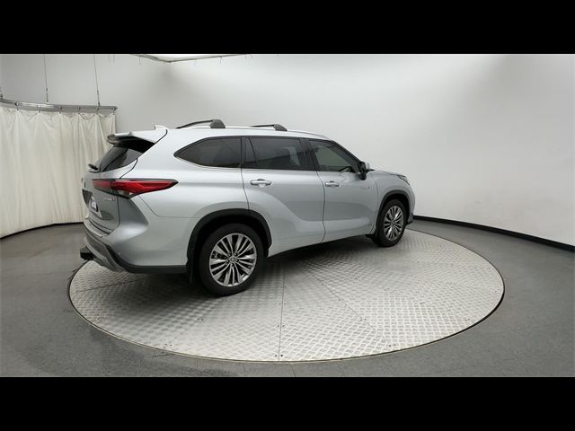 2021 Toyota Highlander Hybrid Platinum