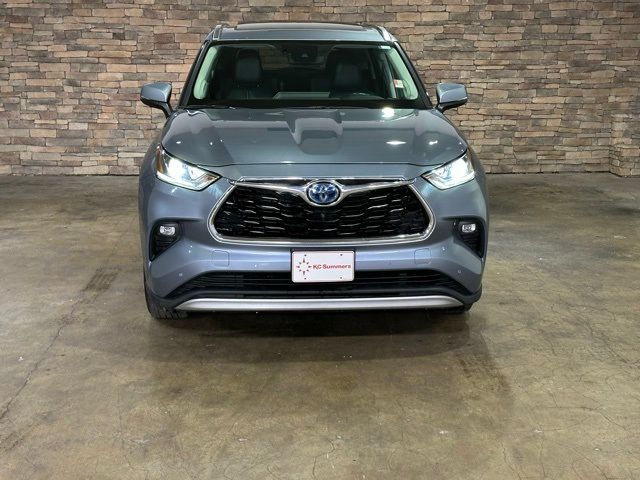 2021 Toyota Highlander Hybrid Platinum