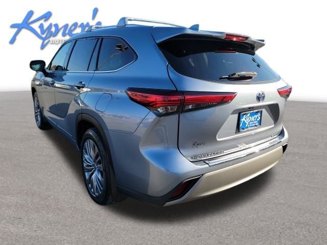 2021 Toyota Highlander Hybrid Platinum