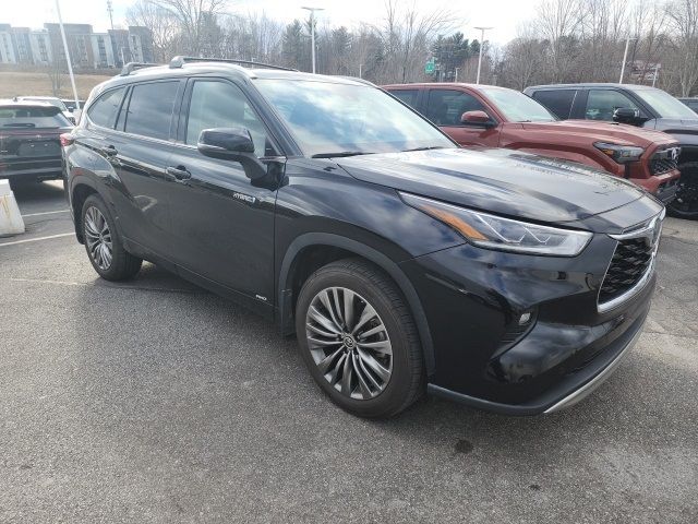 2021 Toyota Highlander Hybrid Platinum