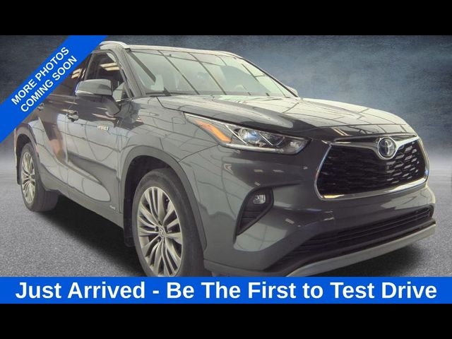 2021 Toyota Highlander Hybrid Platinum