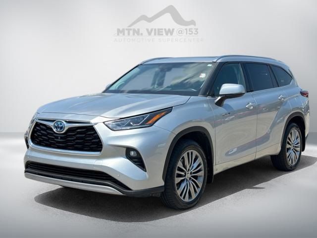 2021 Toyota Highlander Hybrid Platinum