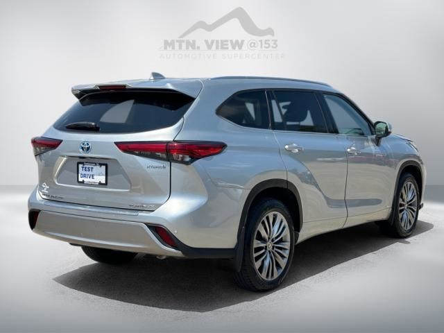 2021 Toyota Highlander Hybrid Platinum