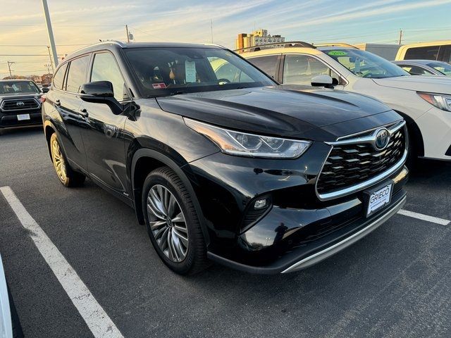 2021 Toyota Highlander Hybrid Platinum