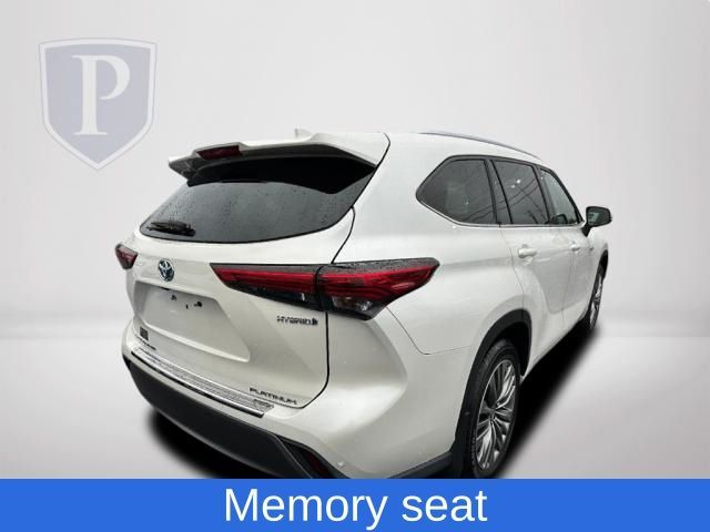 2021 Toyota Highlander Hybrid Platinum