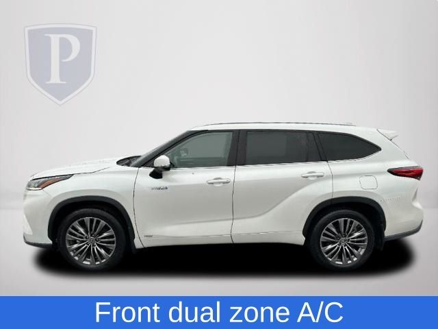 2021 Toyota Highlander Hybrid Platinum