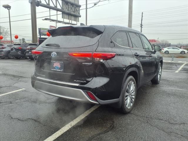 2021 Toyota Highlander Hybrid Platinum