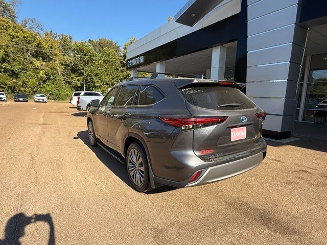 2021 Toyota Highlander Hybrid Platinum