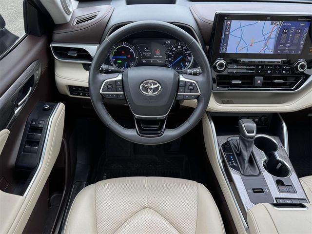 2021 Toyota Highlander Hybrid Platinum