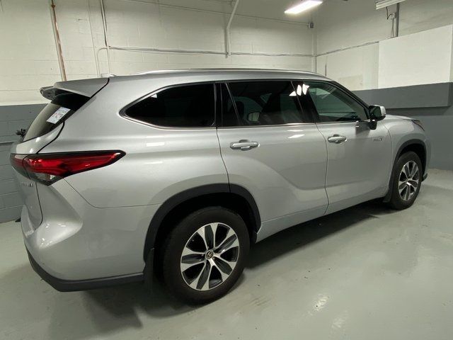 2021 Toyota Highlander Hybrid XLE