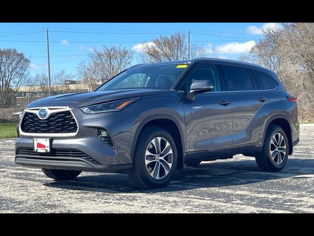 Used 2021 Toyota Highlander Hybrid For Sale in Milwaukee, WI | Auto ...