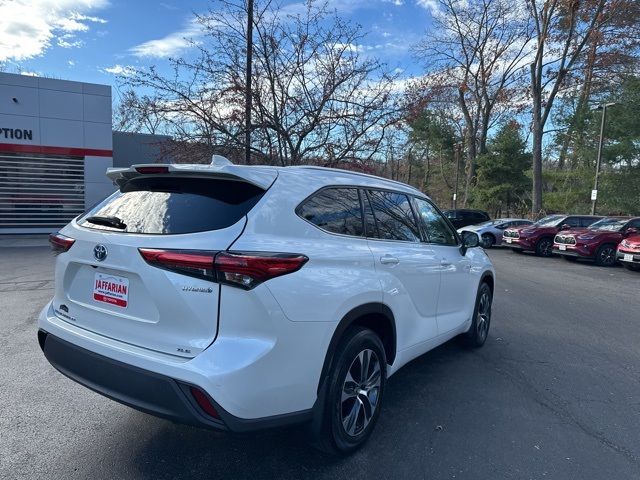 2021 Toyota Highlander Hybrid XLE