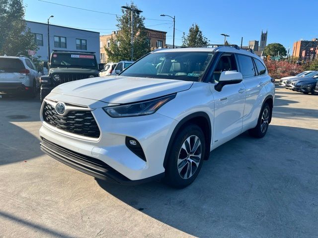 2021 Toyota Highlander Hybrid XLE