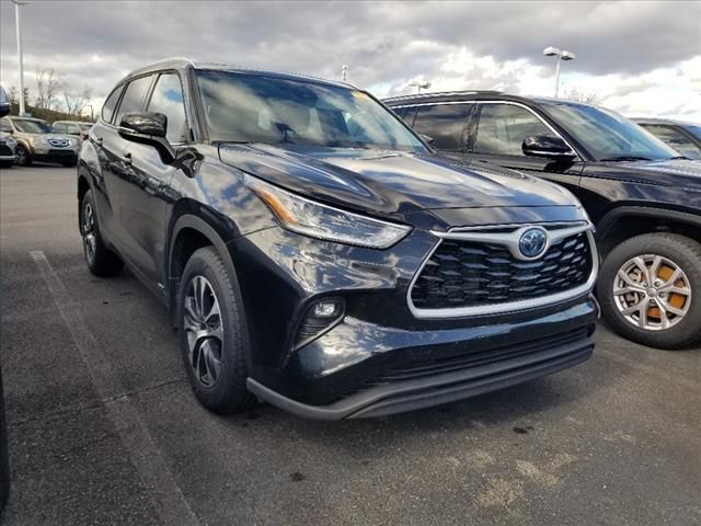 2021 Toyota Highlander Hybrid XLE