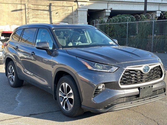 2021 Toyota Highlander Hybrid XLE