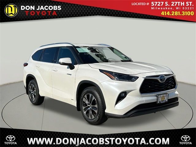 Used 2021 Toyota Highlander Hybrid For Sale in Milwaukee, WI | Auto ...