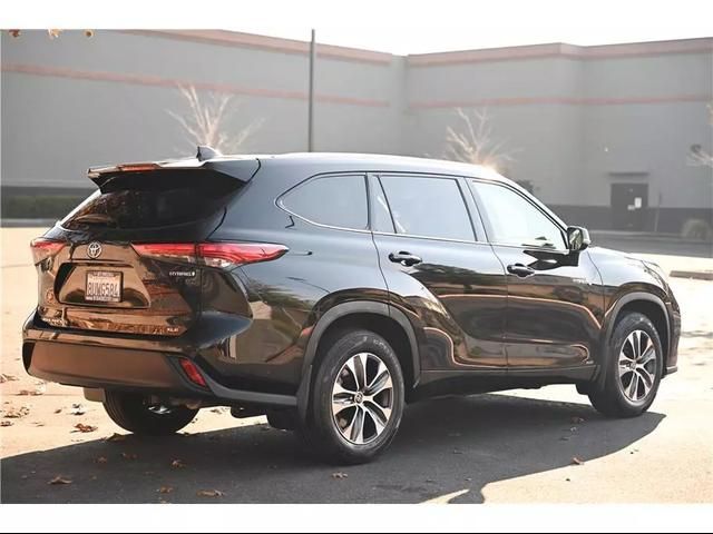 2021 Toyota Highlander Hybrid XLE