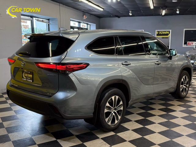 2021 Toyota Highlander Hybrid XLE