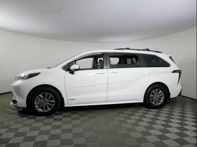 2021 Toyota Sienna LE