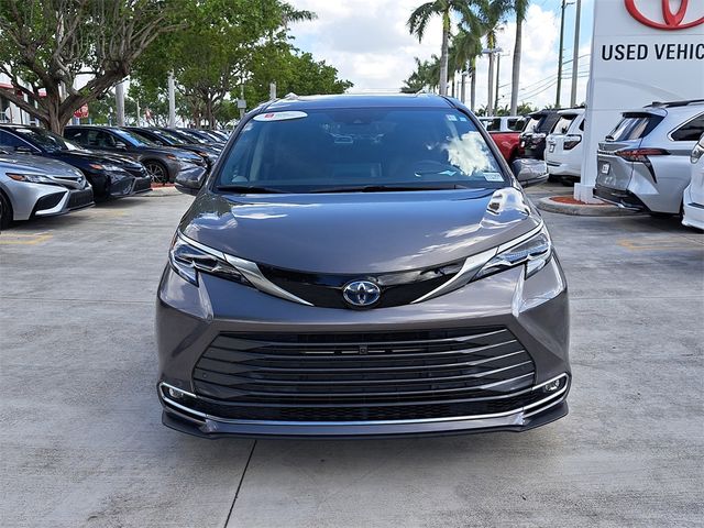 2021 Toyota Sienna Platinum
