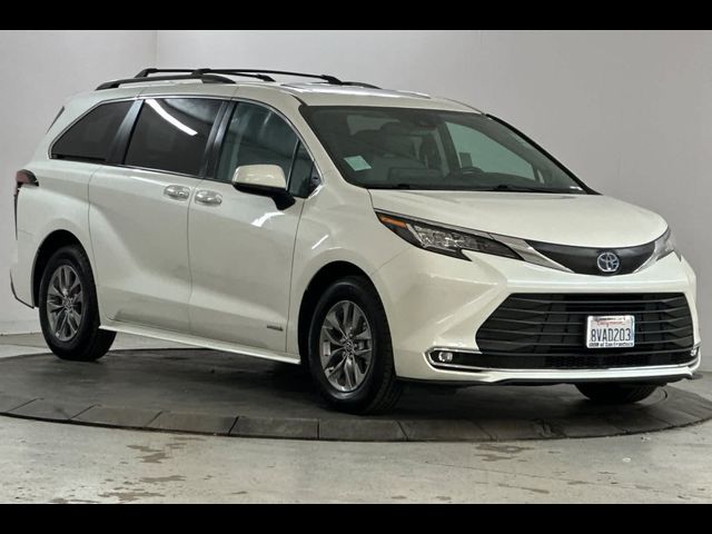 2021 Toyota Sienna XLE