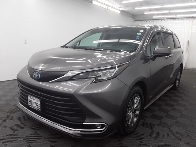 2021 Toyota Sienna XLE