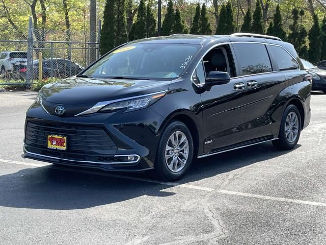 2021 Toyota Sienna XLE