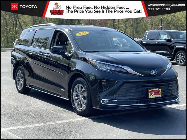 2021 Toyota Sienna XLE