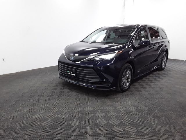 2021 Toyota Sienna LE