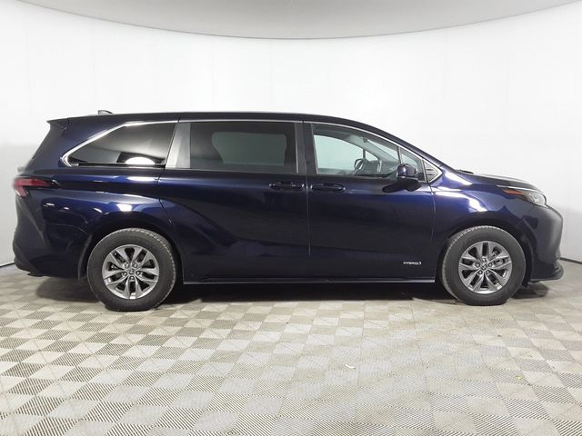 2021 Toyota Sienna LE