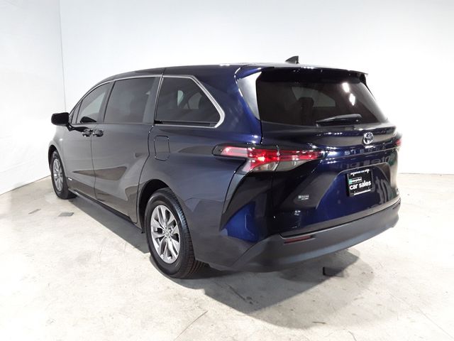 2021 Toyota Sienna LE